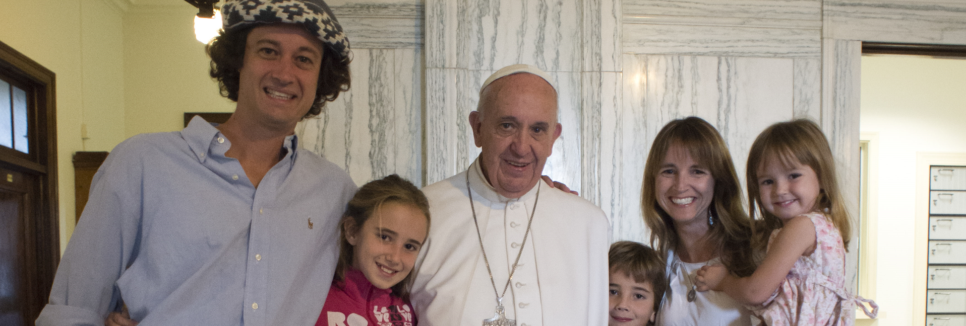 https://arquimedia.s3.amazonaws.com/1/profile-images/banner-papa-francisco-familiaspng.png